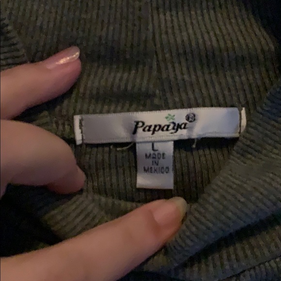 🎧Keyhole crop top🎧 - Picture 7 of 7